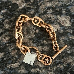 MICHAEL KORS ROSE GOKD TOGGLE CHAIN BRACELET PADLOCK CHARM NWT